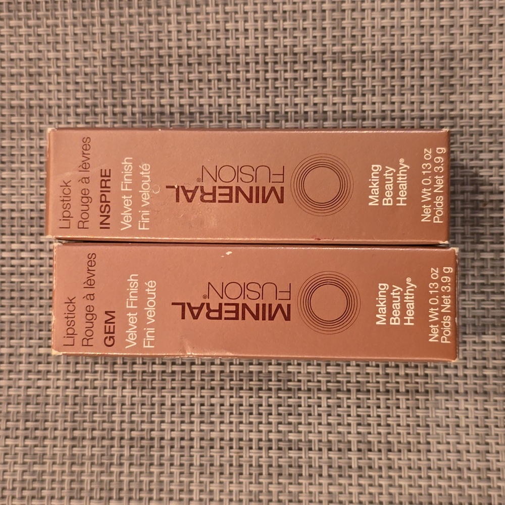 MINERAL FUSION MAKEUP BUNDLE OF 2 ITEMS LIPSTICK ROUGE VELVET FINISH